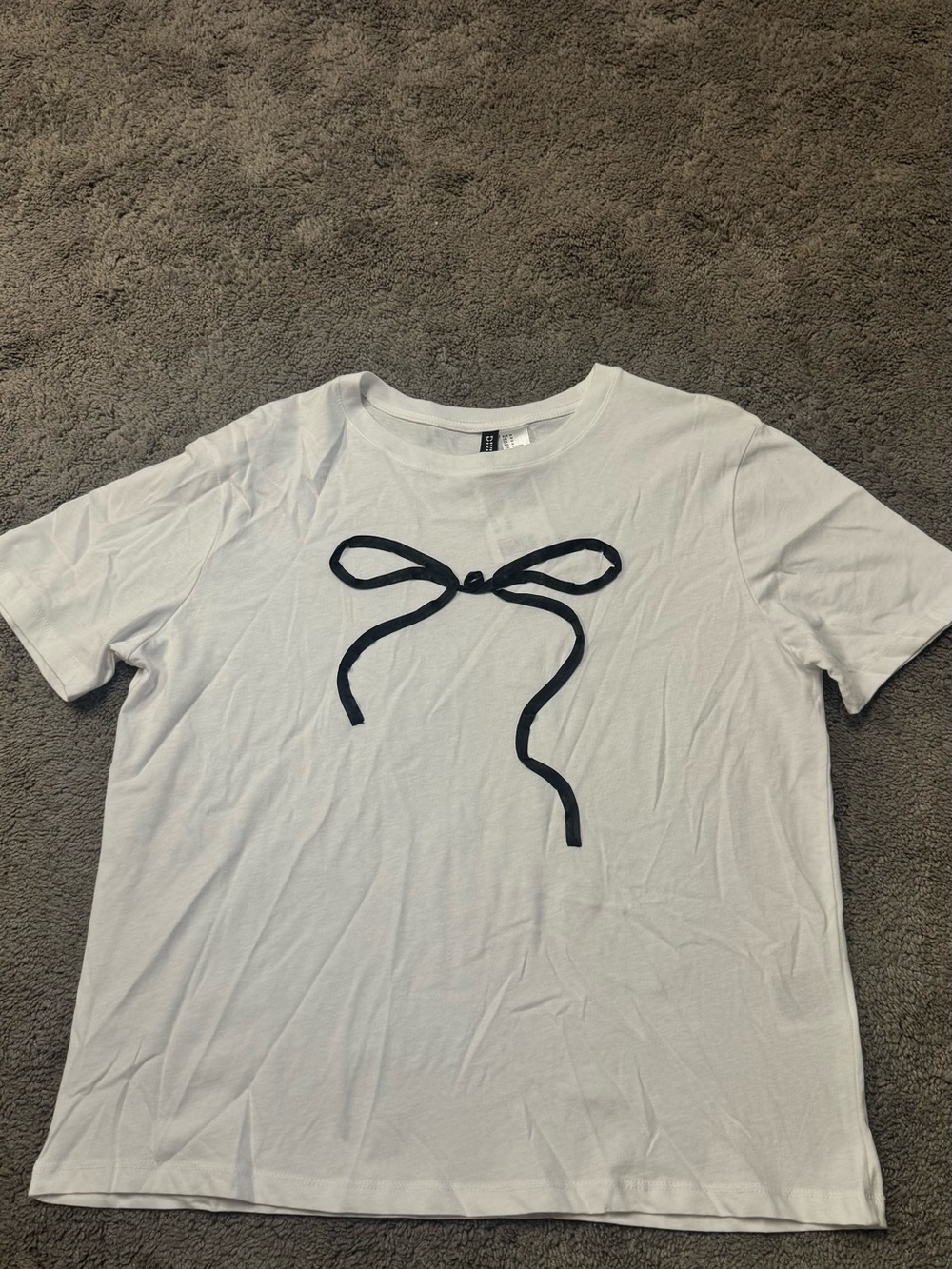 H&M White Short Sleeve Tee with Black Bow Graphic